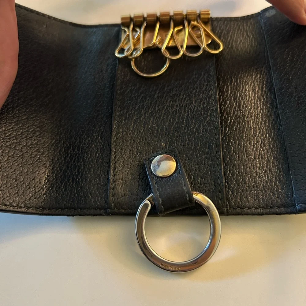 Gucci key holder with green and red Web canvas.Measurements: 4